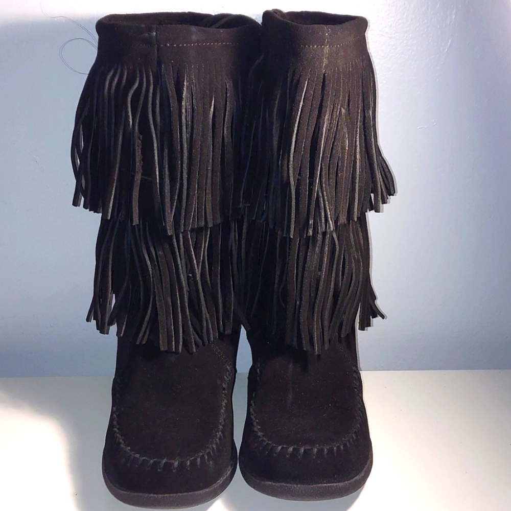 Minnetonka Size 9 Black